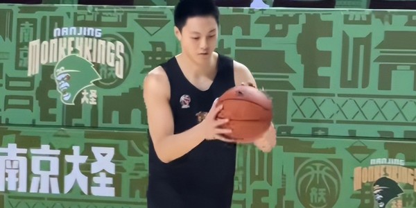 必发指数-温馨！杜锋亲自给19岁小将开小灶，希望他给徐杰分担压力