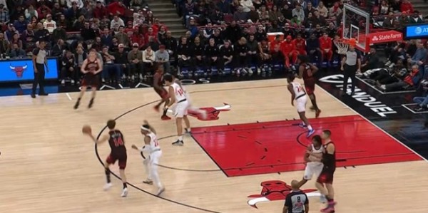 必发指数-终结6连胜！哈登24+5+6快船狂输公牛28分 被轰25记三分